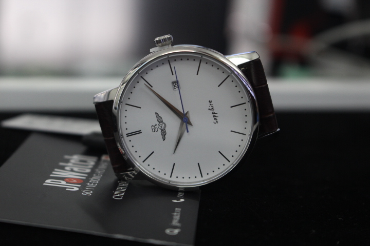 Thiết kế độc đáo của chiếc đồng hồ nam SR Watch SG1055.4102TE